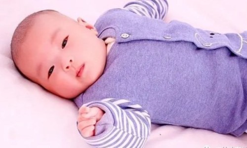 婴儿的鼻屎会被吸到喉咙吗-婴儿鼻屎吸入鼻子后去哪儿了专区_婴儿鼻屎进入气管症状专区_婴儿的鼻屎吸进去呛咳网